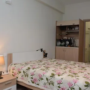 happy-haris-place.hotels-of-thessaloniki.com/